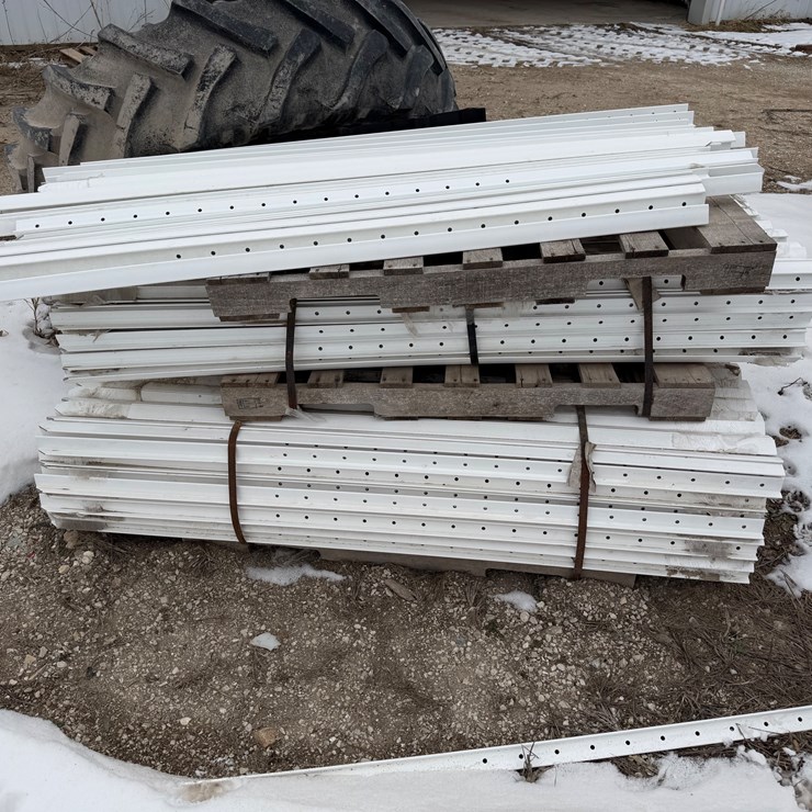 #300 • plastic T posts