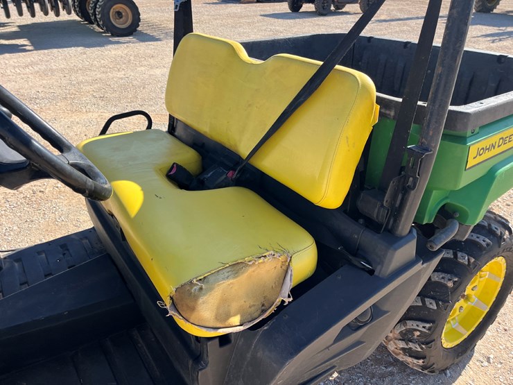 2021-john-deere-gator-image-9