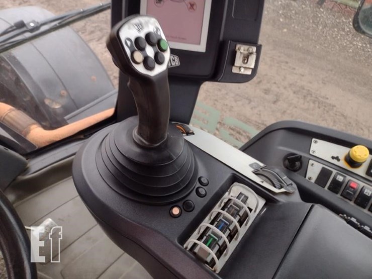 jcb-fastrac-8250-image-9