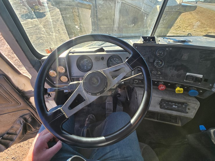 1999-mack-rd690s-image-81