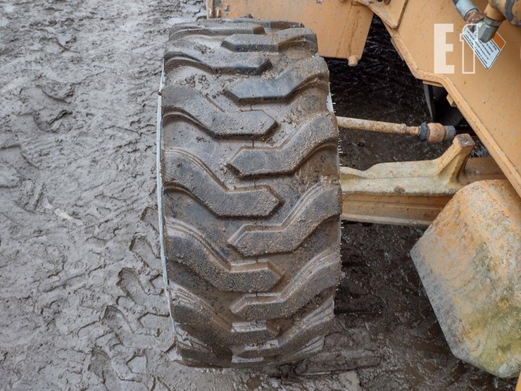 2002-case-580sl-image-23