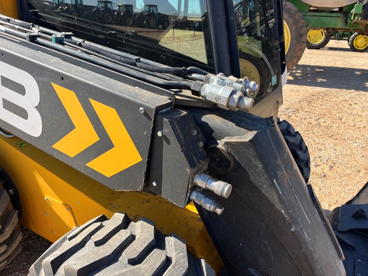 2020-jcb-3ts-8w-image-9