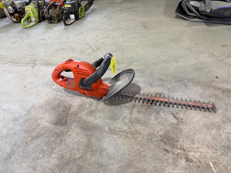 #1080-•-blac-&-decker-bush-trimmer-image-2