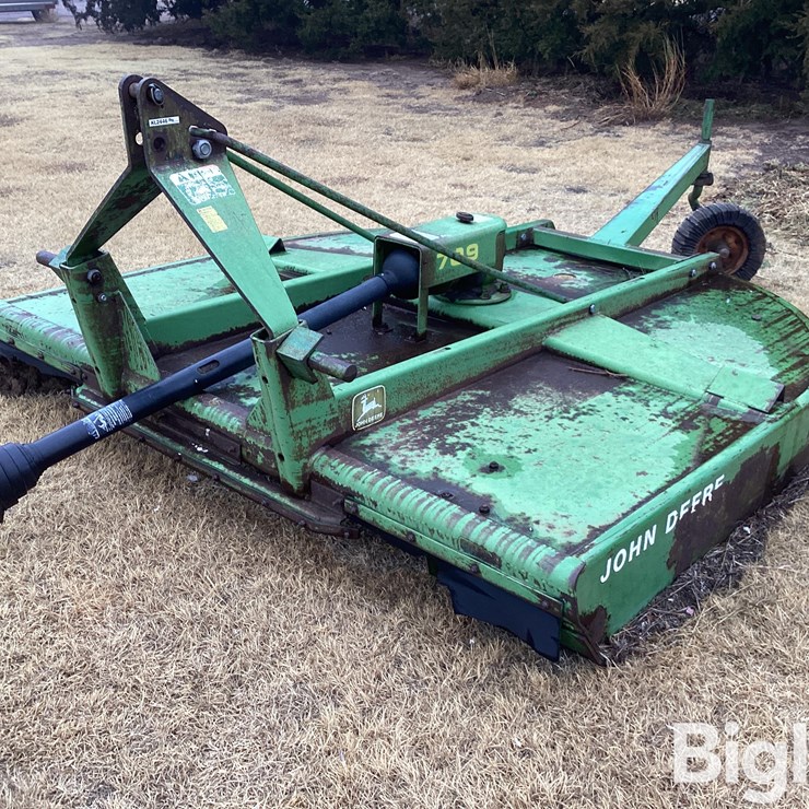 JOHN DEERE 709