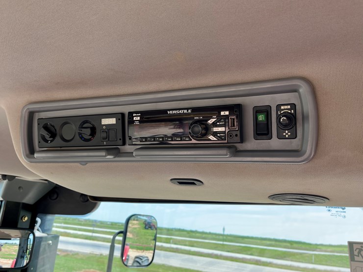 2017-versatile-610-image-23