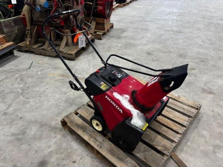 honda-hs621-4-stroke-snow-thrower-image-3