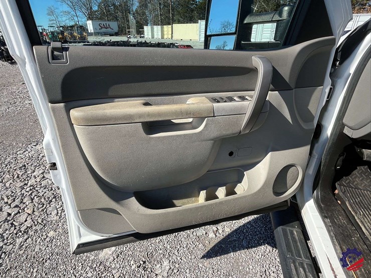 2010-chevrolet-silverado-s/a-service-truck-image-65