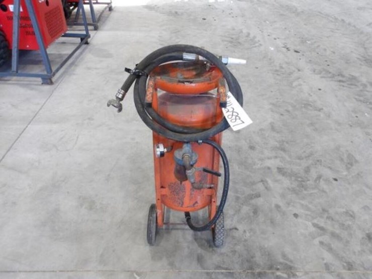 portable-sandblasting-tank(s)-image-1