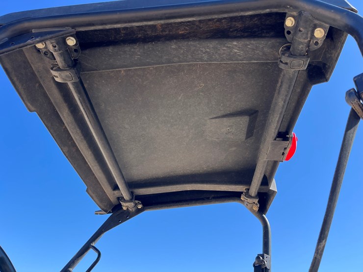 2021-john-deere-gator-image-11