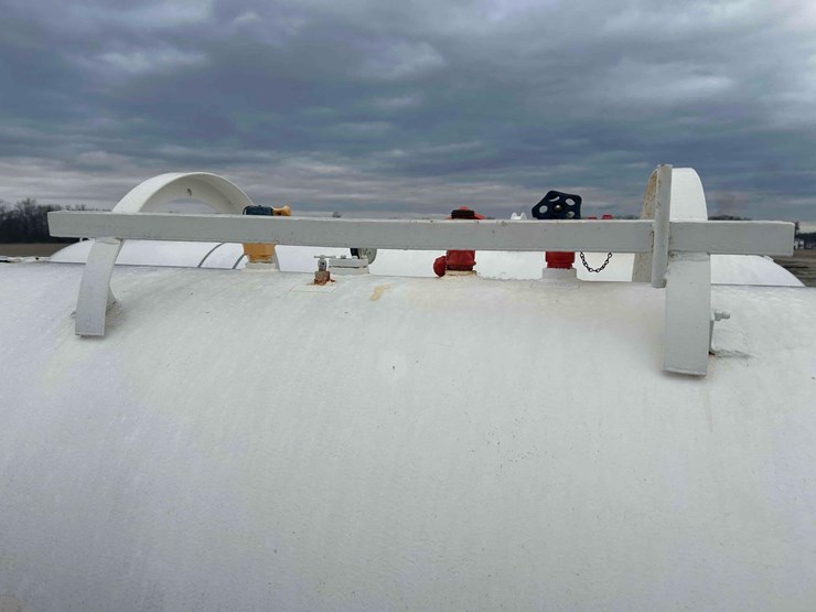 1000-gal.-nh3-tank-on-gear-#73 sells-offsite-image-5