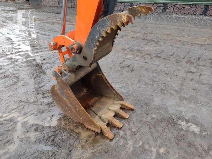 2014-hitachi-zx35u-image-16