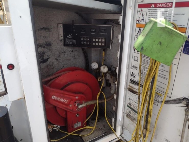 18-ford-f550-image-34