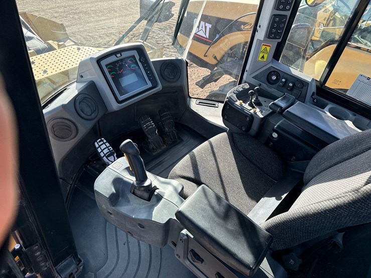 2012-caterpillar-972k-image-16