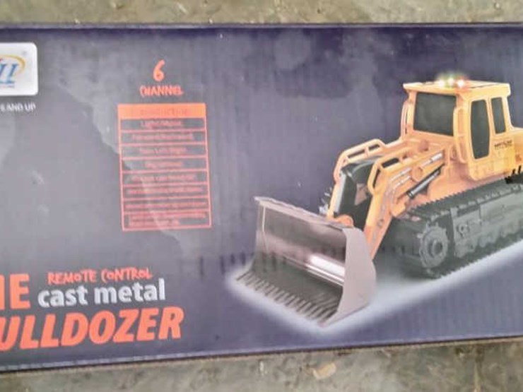 #138-•-remote-control-die-cast-metal-bulldozer-toy-image-1