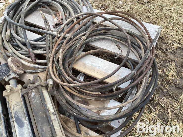 hydraulic-cylinders-and-hoses-image-17