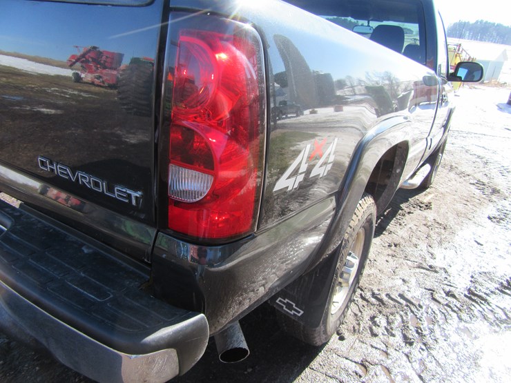 2004-chevrolet-2500-image-21