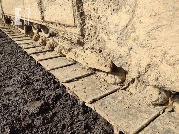 2008-deere-750j-lt-image-23