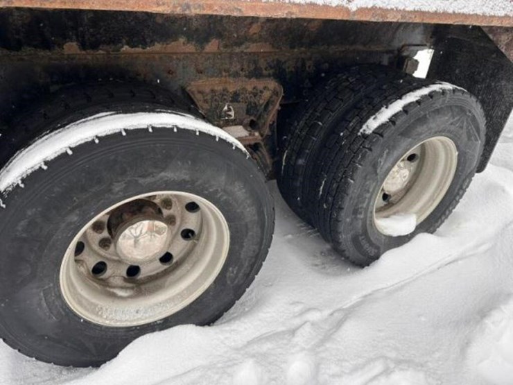 2018-freightliner-114sd-image-52