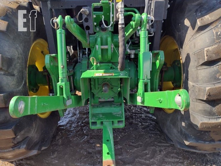 2017-john-deere-4052r-image-24