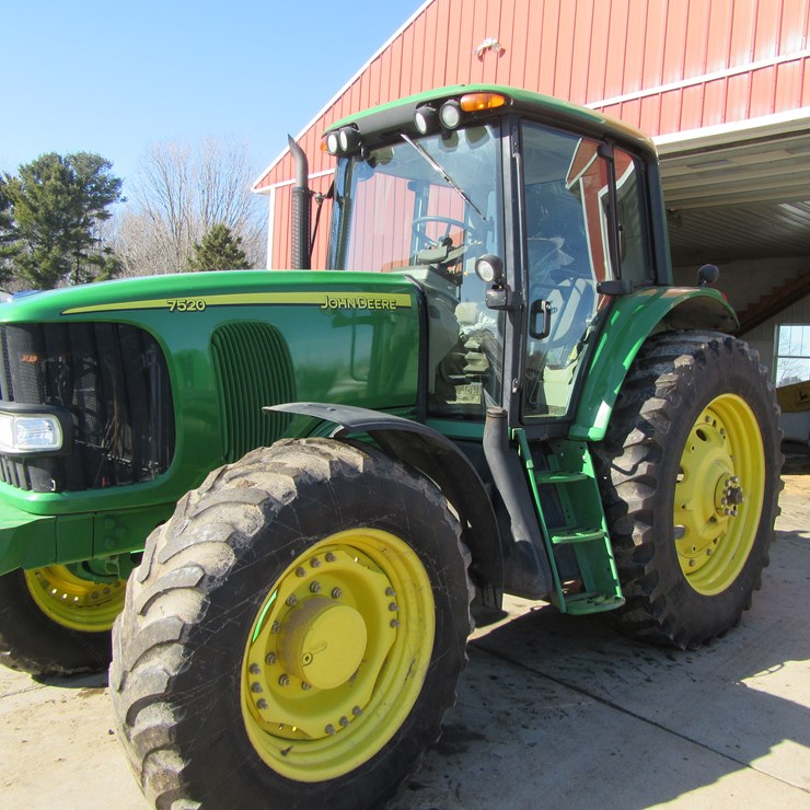 JOHN DEERE 7520