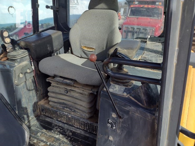 2008-deere-750j-lt-image-13