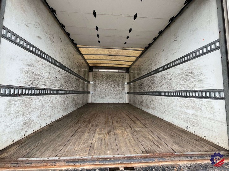 2019-isuzu-npr-image-30