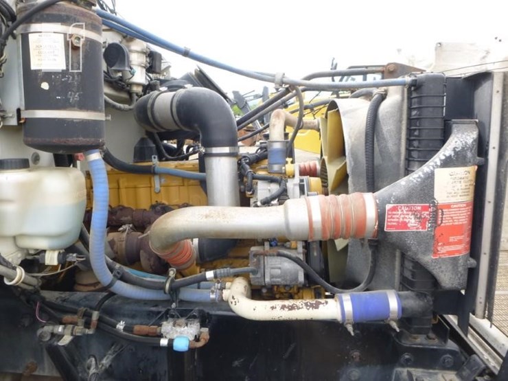 2000-peterbilt-330-image-23