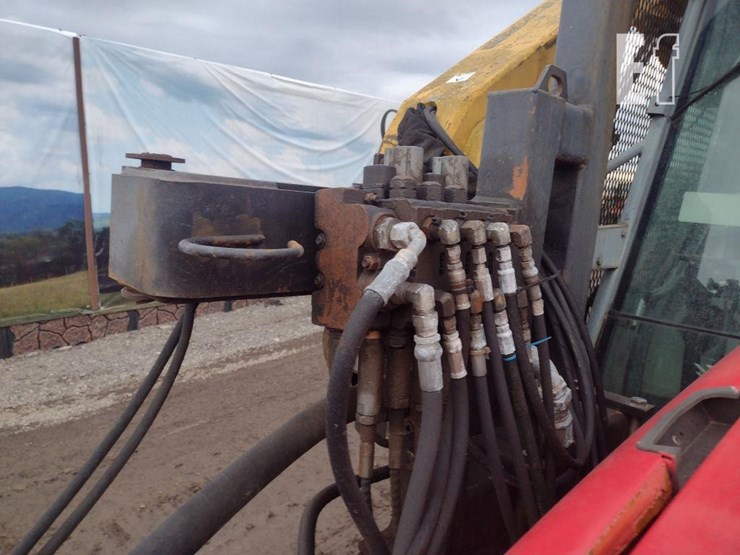 2002-massey-ferguson-4233-image-30