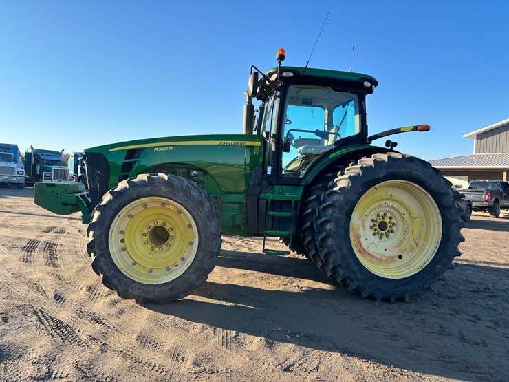 john-deere-8320-image-2