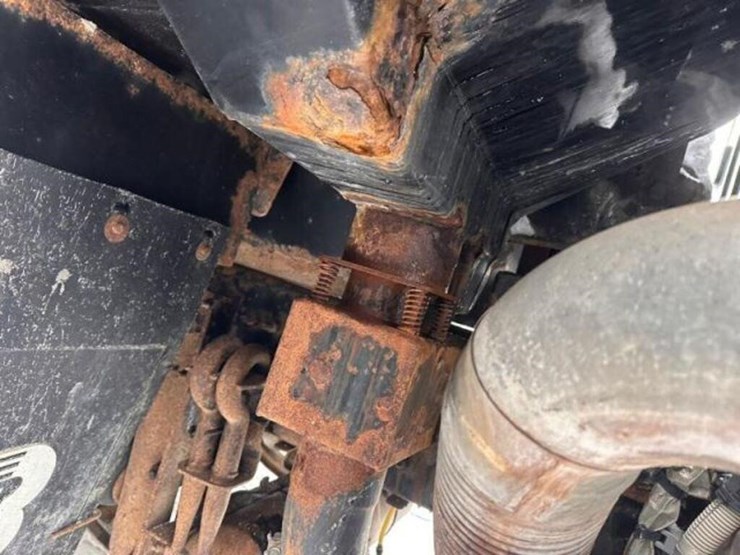 2018-freightliner-114sd-image-62