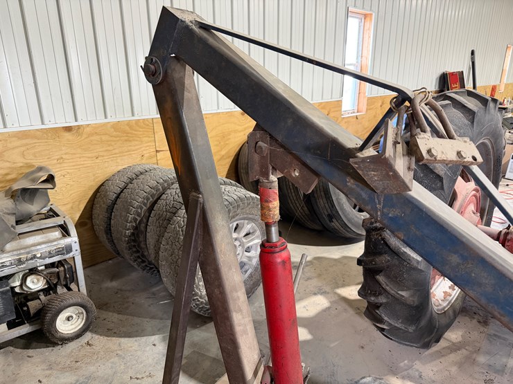 #1050-•-engine-lift/-cherry-picker-image-1