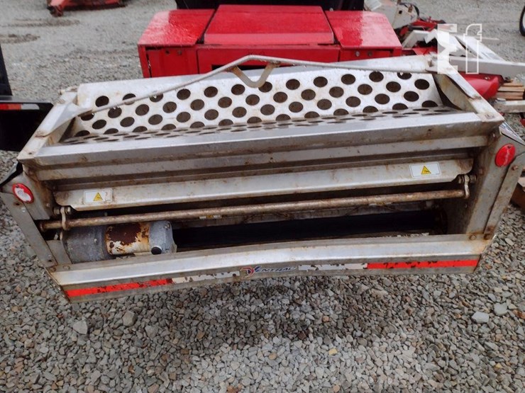 ventrac-3400l-lawn-mower-w/broom-image-30