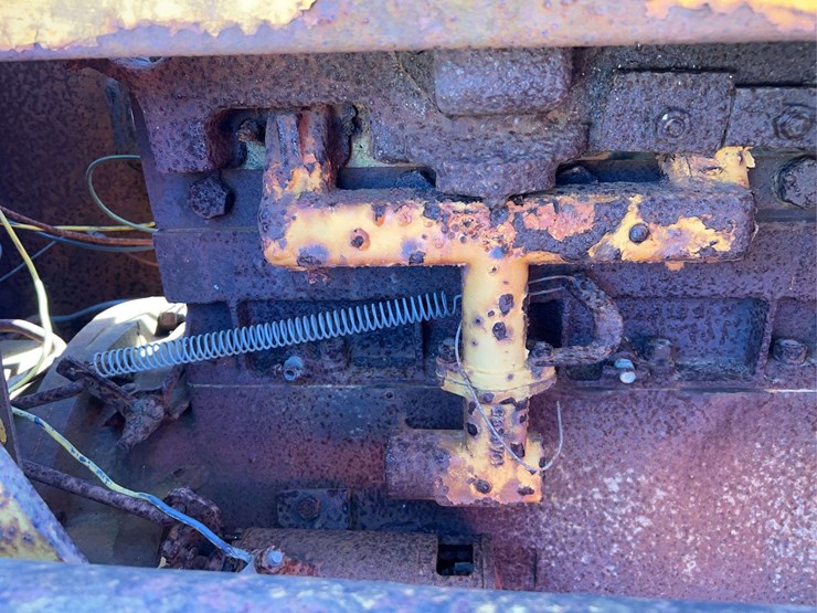 minneapolis-moline-diesel-crawler-image-41