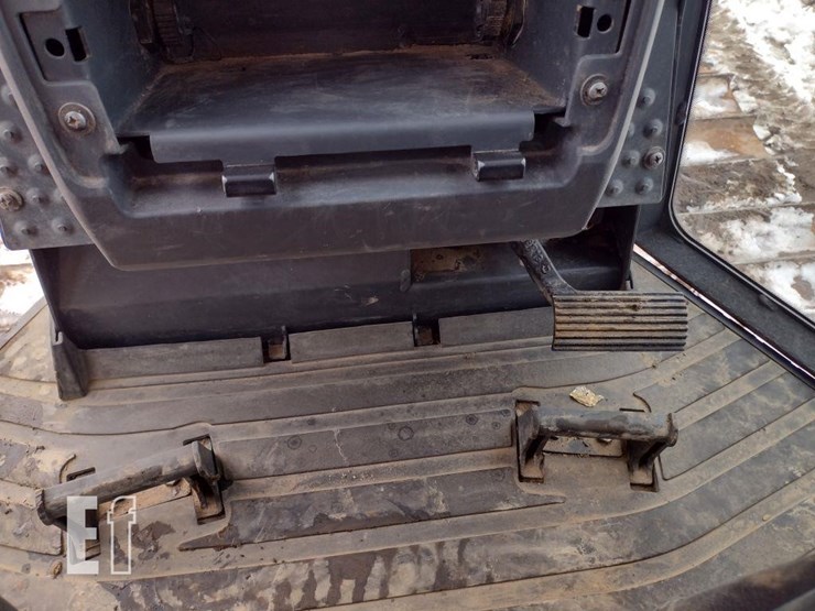 2022-deere-650k-lgp-image-8