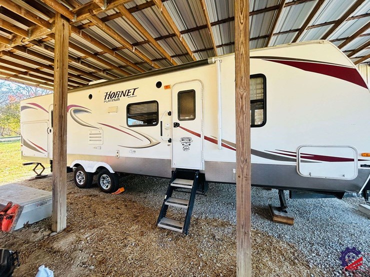 2011-keystone-hornet-platinum-31rbds-t/a-camper-trailer-image-4