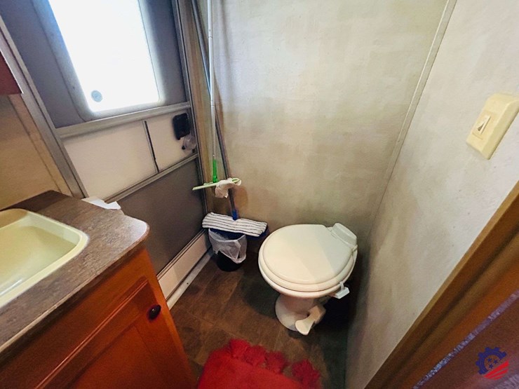 2011-keystone-hornet-platinum-31rbds-t/a-camper-trailer-image-96