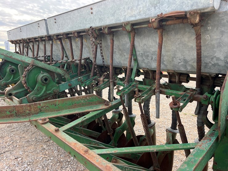 john-deere-16-image-2