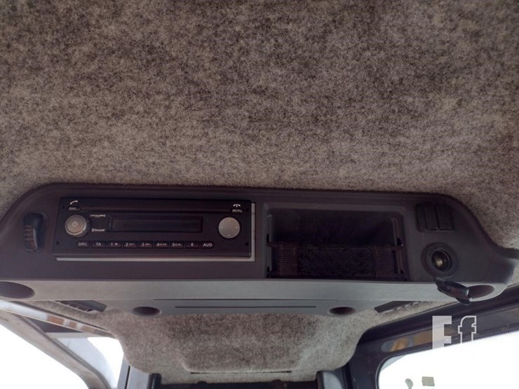 2022-deere-650k-lgp-image-9