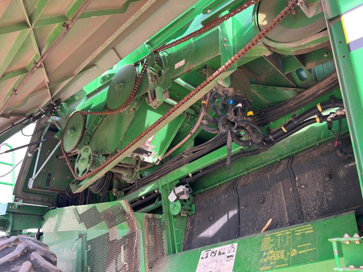 2013-john-deere-s670-image-31