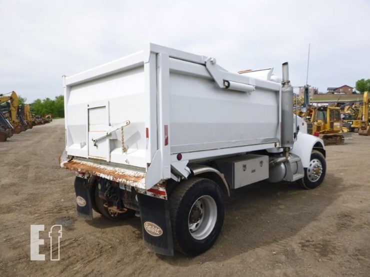 2000-peterbilt-330-image-39