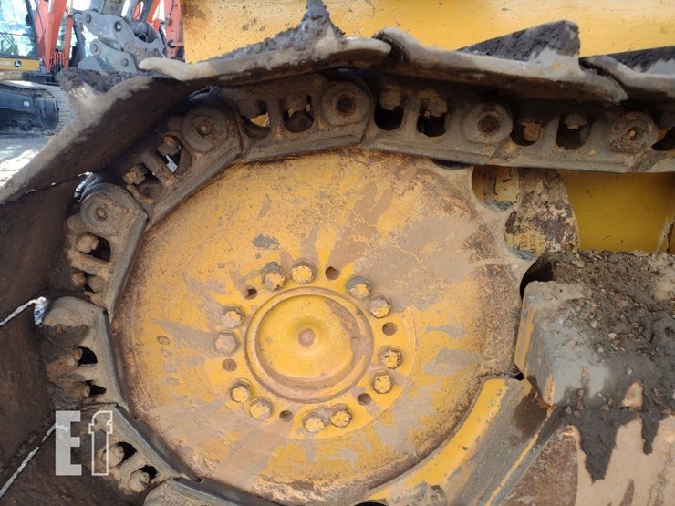 2021-deere-650k-lgp-image-34