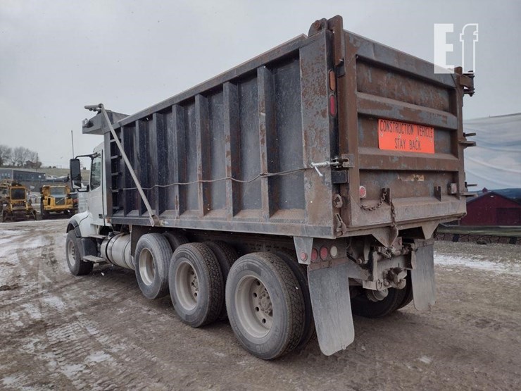 12-volvo-vhd-dump-truck^title^-image-31