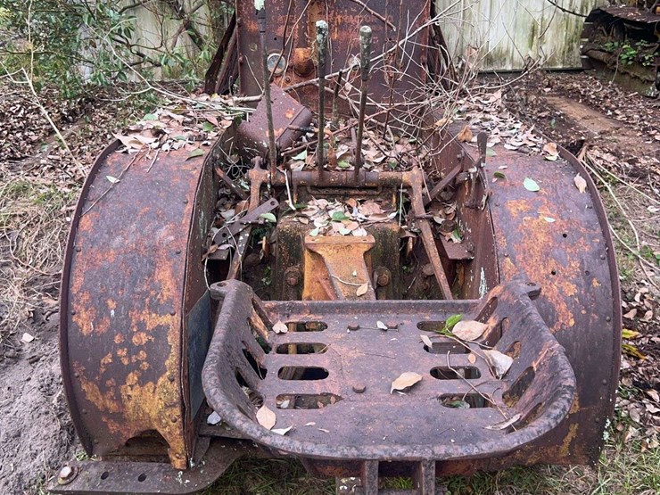 caterpillar-fifteen-crawler-image-7