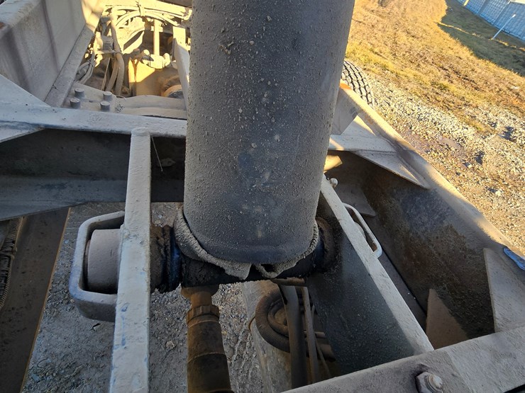 1999-mack-rd690s-image-38