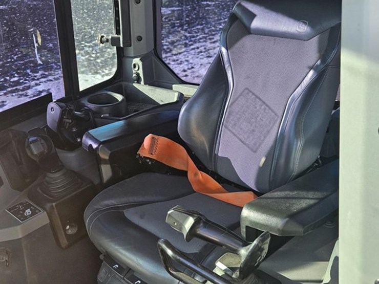 2020-deere-850l-wlt-image-32