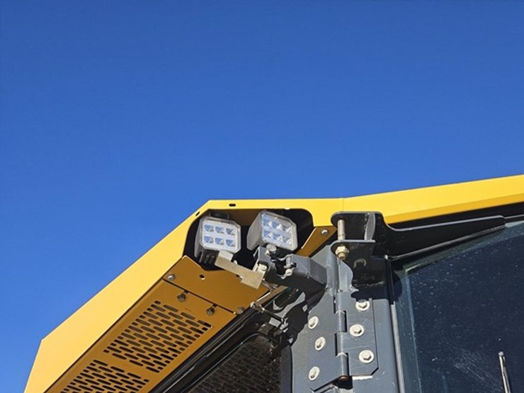 2020-deere-850l-wlt-image-26