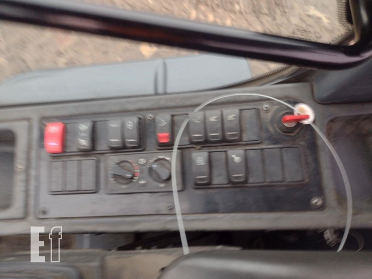 2019-deere-324l-image-10