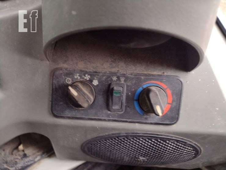 2017-bobcat-t740-image-12