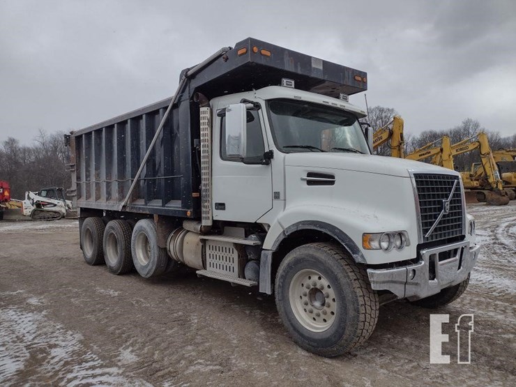 12-volvo-vhd-dump-truck^title^-image-29