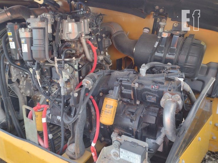 2019-caterpillar-tl1055d-image-26
